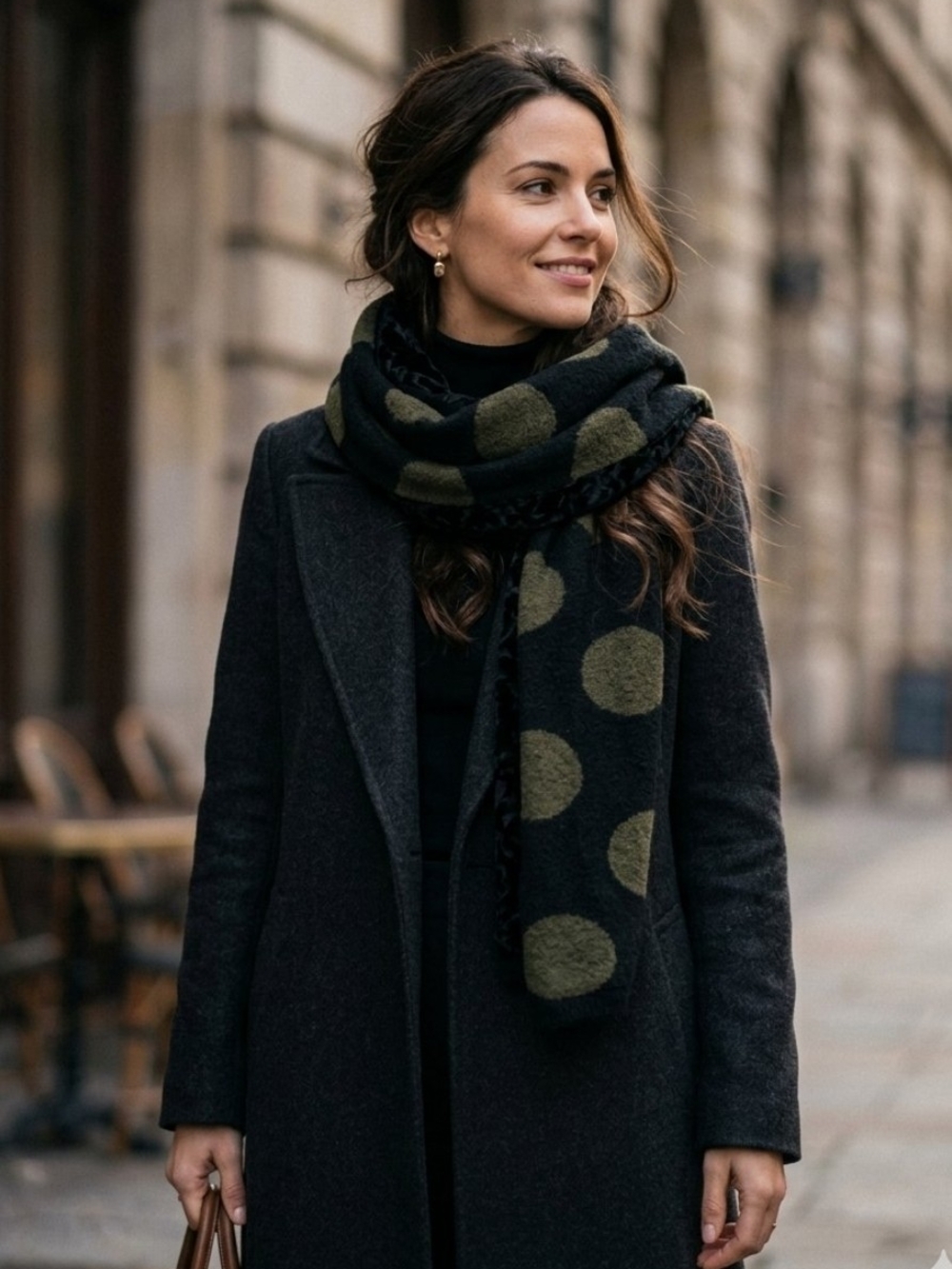 Alembika reversible green and black knitted wool-blend scarf.